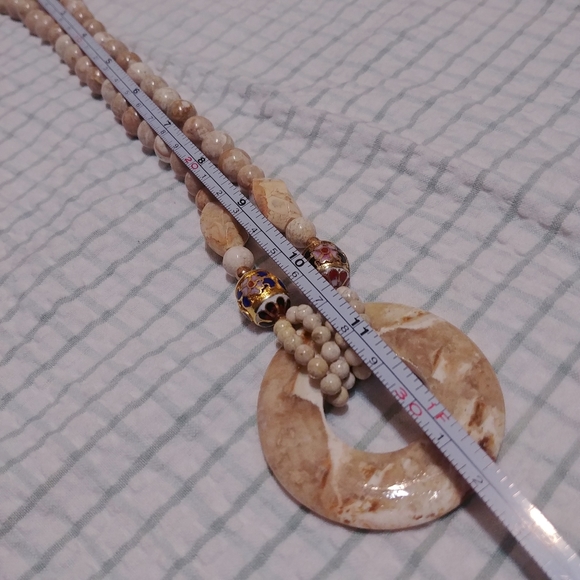 Vintage Custom Necklace. Stone Circle. Plastic beads. String. 2 Glass beads - Picture 5 of 5